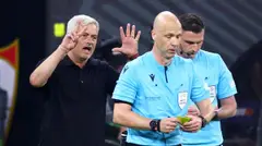 Những vụ công kích trọng tài nổi tiếng của Mourinho