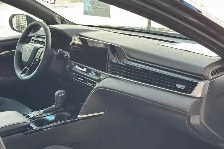 Toyota Camry hiện là mẫu sedan cỡ D duy nhất được công bố doanh số hàng tháng. Ảnh: Đại lý