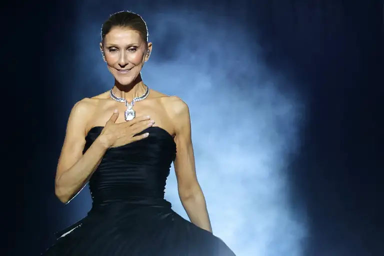 Celine Dion nỗ lực cả hành trình dài để được trở lại sân khấu
