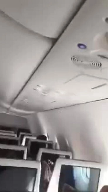Phút hỗn loạn trên chuyến bay FZ1073 của flydubai ngày 30/9. Video: X/@airplusnews
