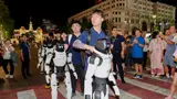 Robot đánh cờ, nhảy múa trên phố đi bộ Nguyễn Huệ