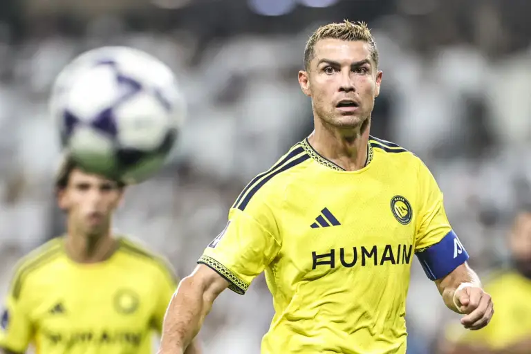 Cristiano Ronaldo tranh bóng trong trận Al Nassr gặp Al Ain tại Cup C1 châu Á trên sân Azza Bin Zayed, Al Ain, UAE, ngày 15/9/2026. Ảnh: AFP