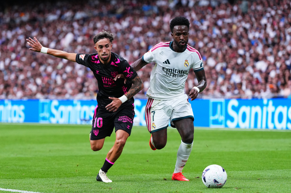 Vinicius (phải) trong trận Real gặp Malaga tại La Liga trên sân Bernabeu, Madrid, Tây Ban Nha, ngày 30/8/2026. Ảnh: AP