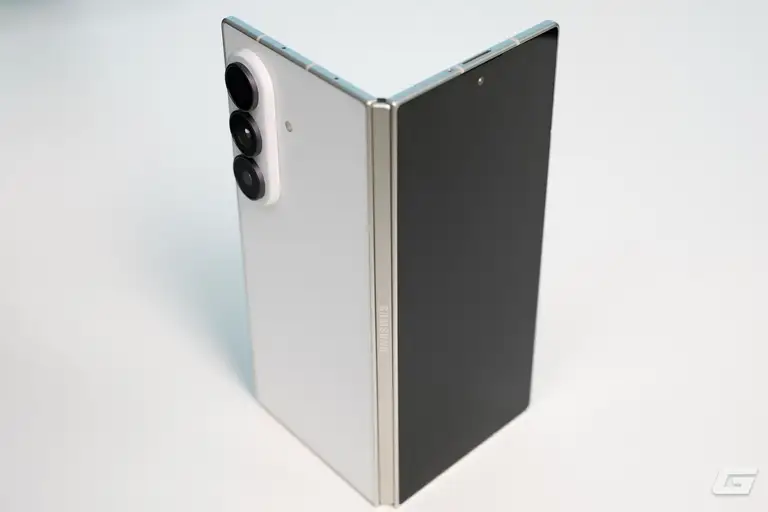 Galaxy Z Fold8 Ultra, chiếc máy điện thoại gập đầu bảng của Samsung với mức giá dao dịch thực tế khoảng 45 triệu đồng.