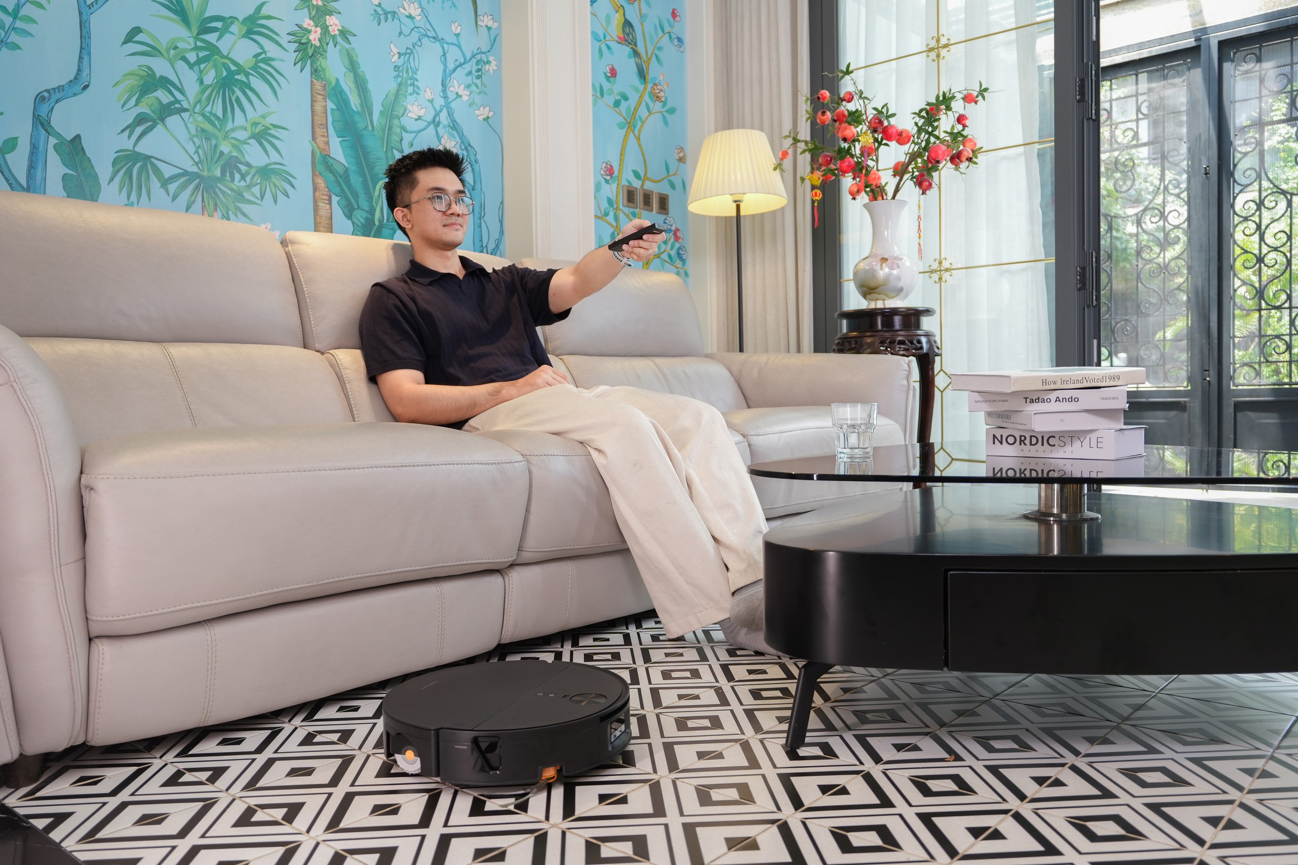 Thiết kế của Roborock Saros 20 Flow Complete trong không gian gia đình