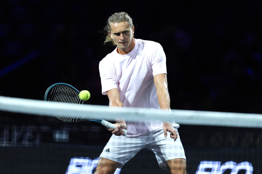 Zverev trong buổi tập trước Laver Cup tại nhà thi đấu O2, London, Anh ngày 24/9/2026. Ảnh: AP