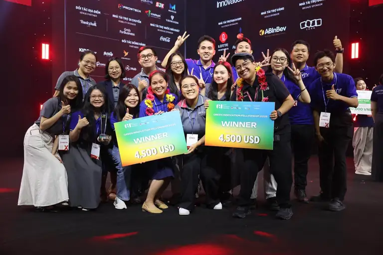 Đội chiến thắng của vòng chung kết Green Innovation Summit