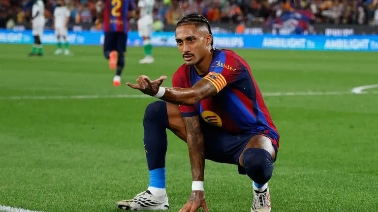 Raphinha lập hat-trick trong chiến thắng 7-2 của Barca
