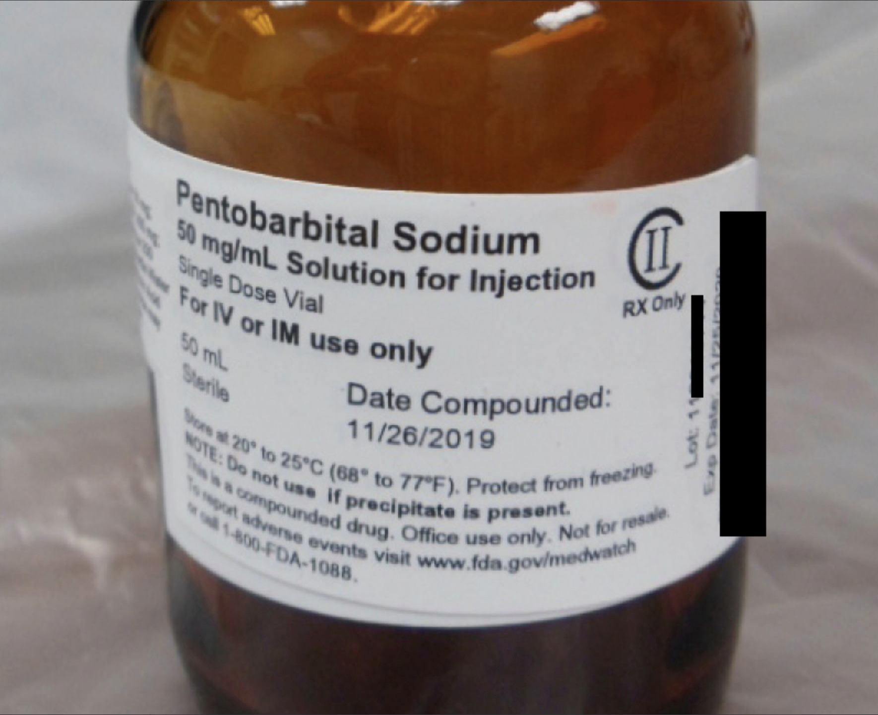 Một lọ thuốc pentobarbital được sử dụng trong các vụ hành quyết hai tù nhân vào tháng 7-2020 - Ảnh: AP