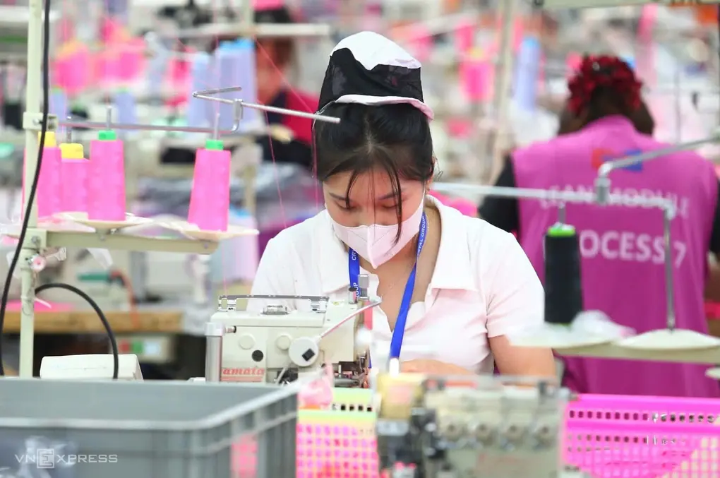 Công nhân trong dây chuyền sản xuất một doanh nghiệp FDI ở KCN Quang Châu, Bắc Ninh, tháng 3/2026. Ảnh: Phạm Chiểu
