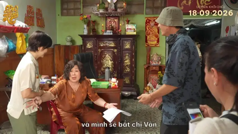 Hậu trường Hồng Vân đóng vai người mẹ mắc chứng rối loạn lo âu trong phim "Lên hương". Video: Đoàn phim cung cấp