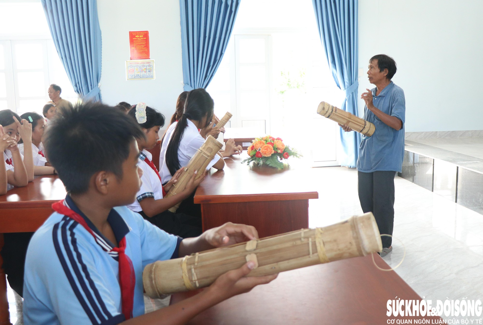 Học sinh Raglai hào hứng học đàn Chapi, gìn giữ ‘đặc sản’ quý