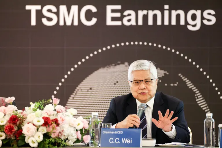 Chủ tịch kiêm CEO TSMC C.C Wei trong buổi họp báo tại Đài Bắc hôm 17/6/2026. Ảnh: AFP