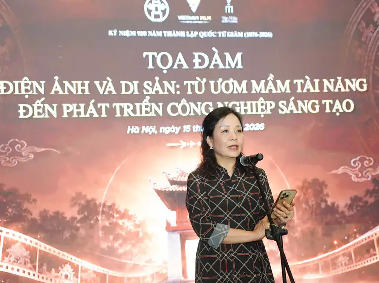 TS Ngô Phương Lan phát biểu đề dẫn - Ảnh: ANH VŨ