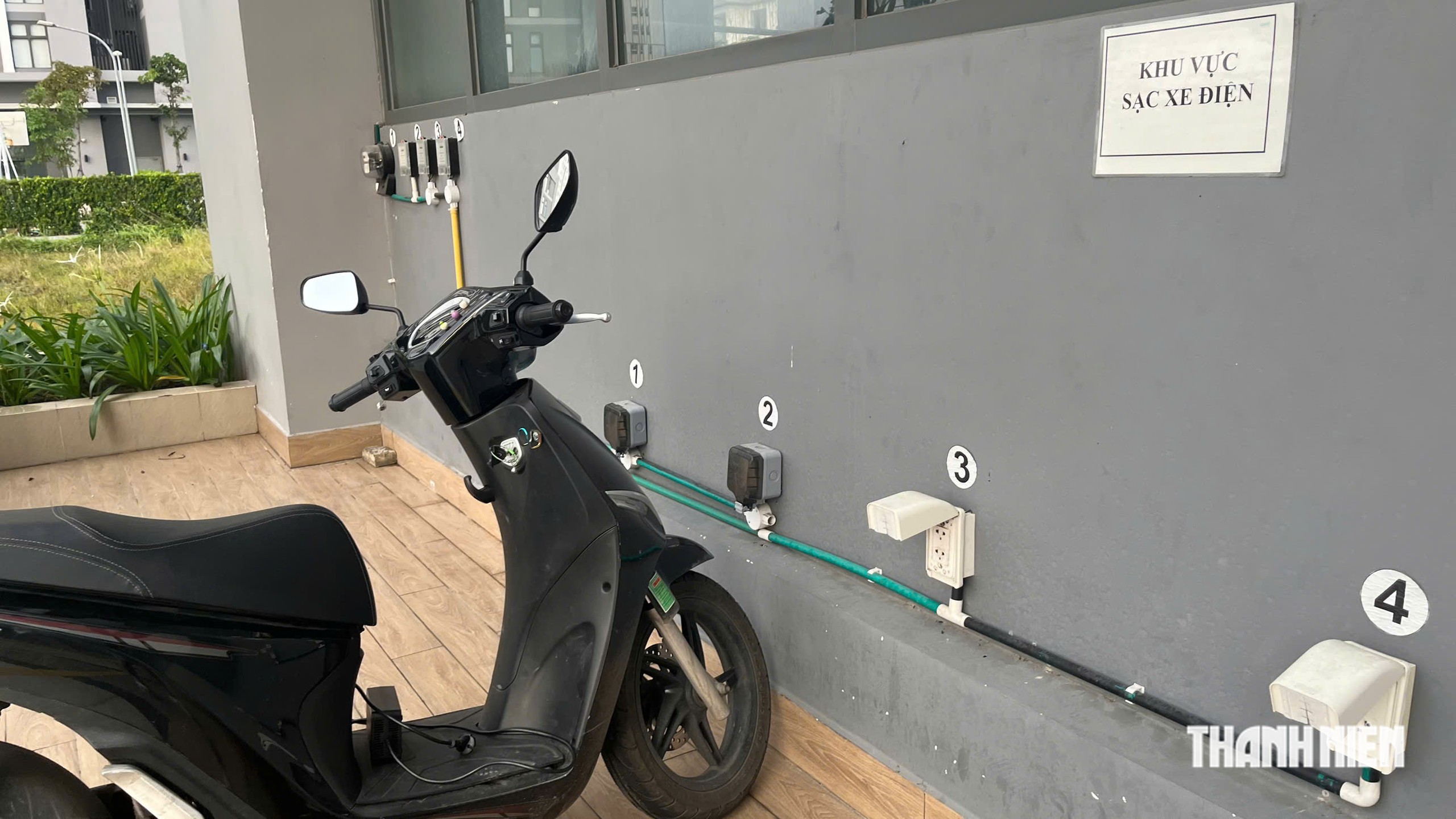 Khi vừa vận hành xong, nếu lập tức đưa pin vào trạng thái sạc, nhiệt lượng phát sinh từ quá trình vận hành và quá trình nạp năng lượng có thể khiến pin tiếp tục tăng nhiệt