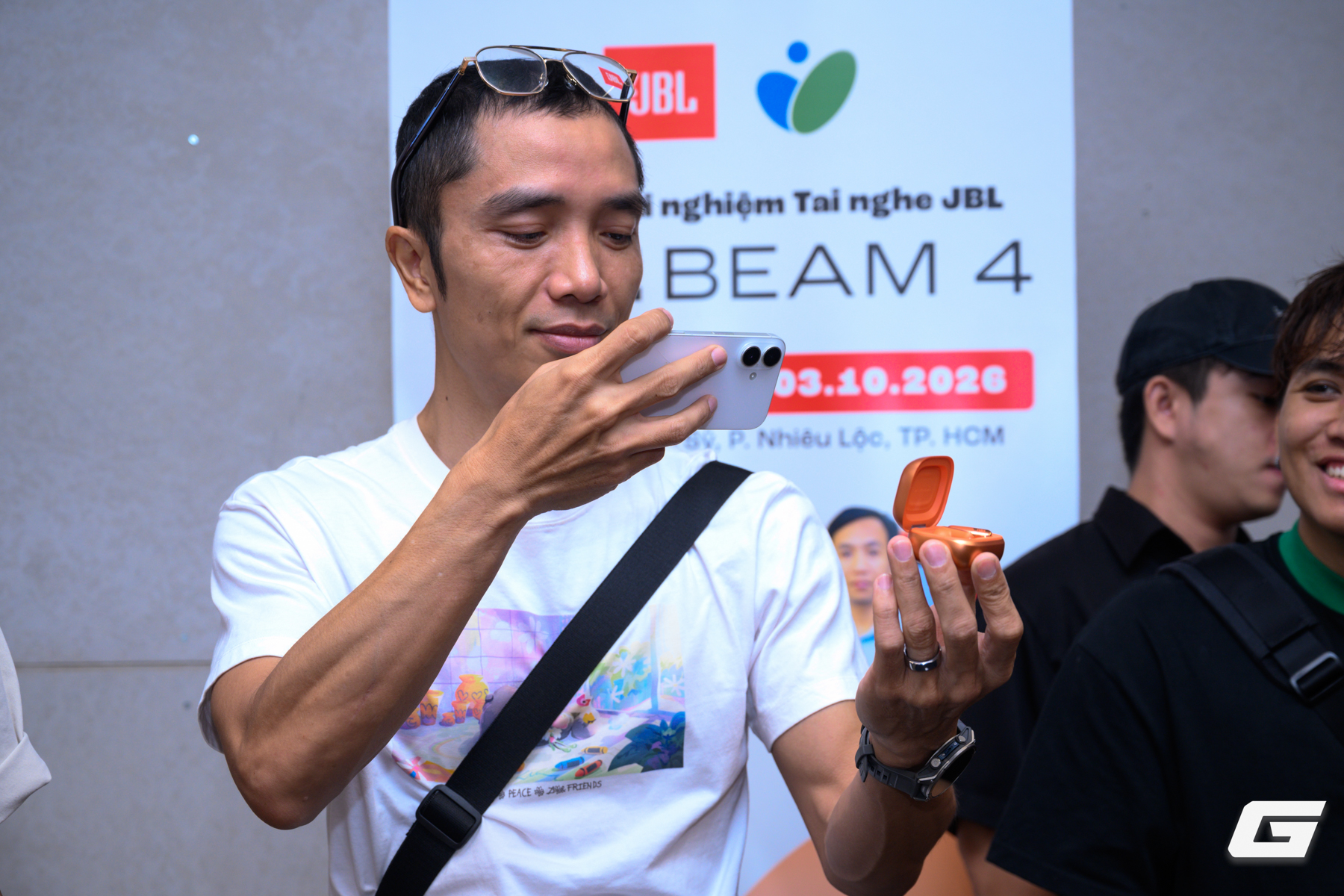 JBL hoàn thiện Live 4 Series tại Việt Nam với Live Beam 4: tai nghe true wireless có màn hình cảm ứng trên hộp sạc - Ảnh 9.
