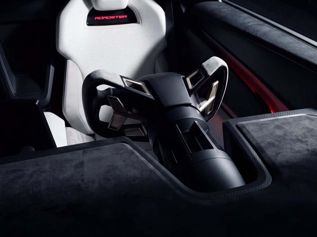 Vô-lăng điện tử trên Tesla Roadster. Ảnh: Tesla
