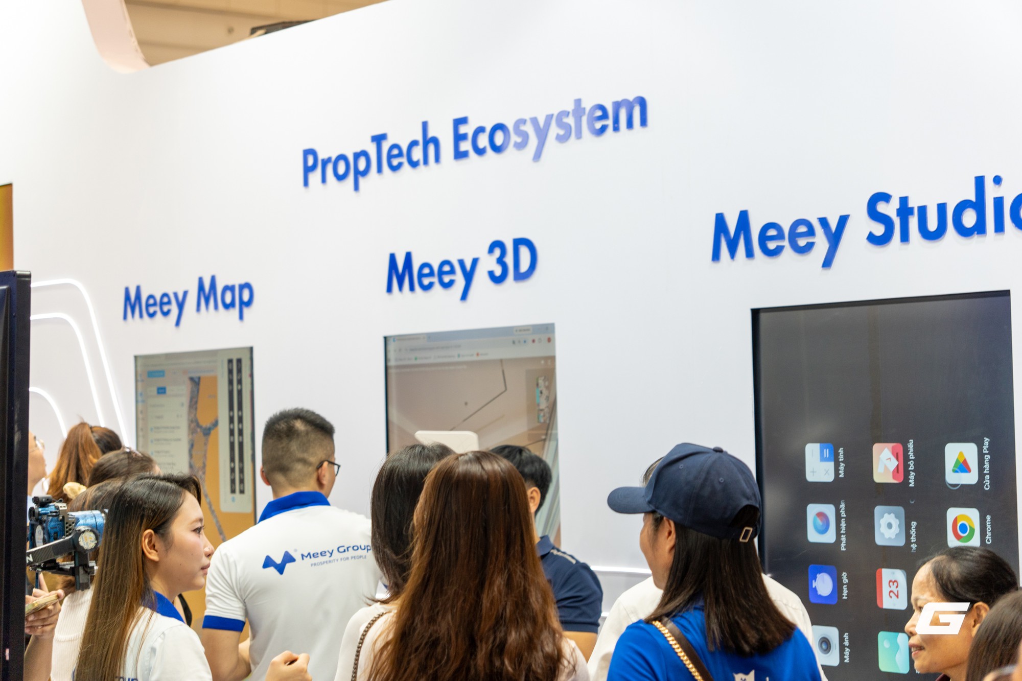 Khách tham quan tìm hiểu hệ sinh thái công nghệ bất động sản của Meey Group tại không gian triển lãm trong khuôn khổ Ngày hội Đổi mới sáng tạo quốc gia 2026.