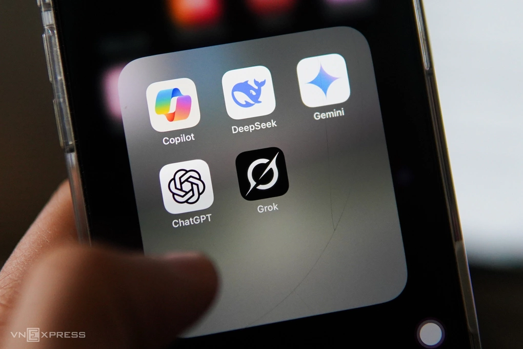 Logo các ứng dụng AI Copilot, DeepSeek, Gemini, ChatGPT, Grok. Ảnh: Lưu Quý
