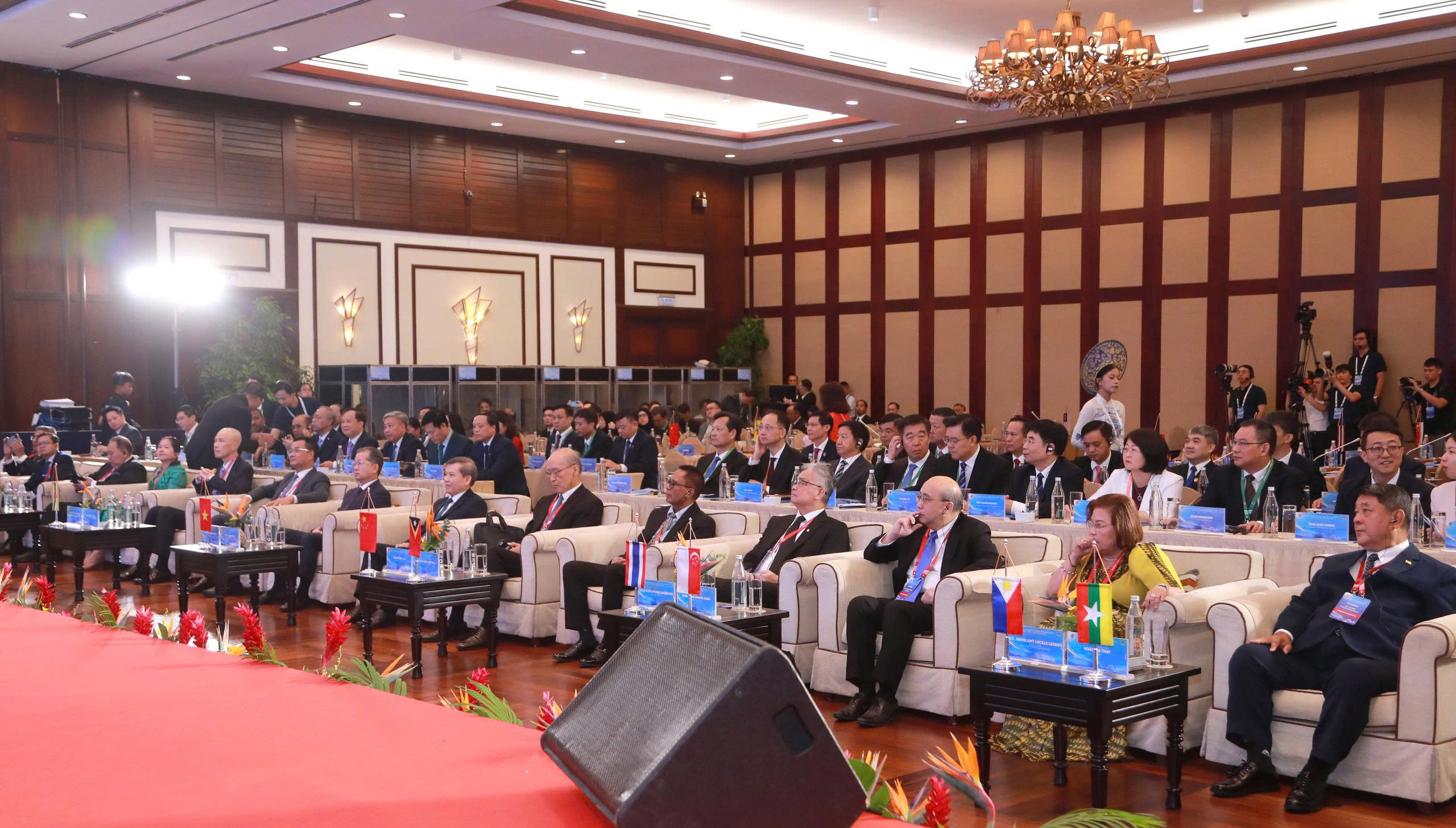 Các đại biểu tham dự diễn đàn