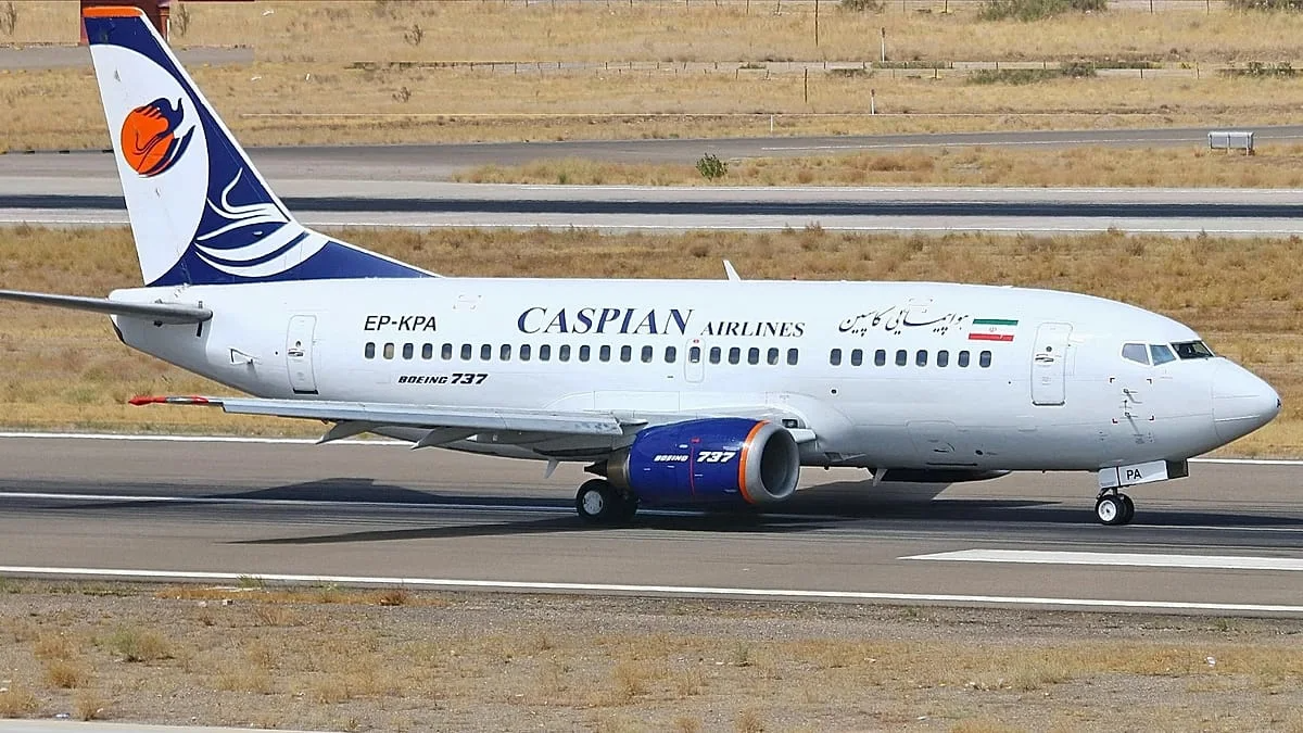 Máy bay Boeing 737 của Hãng hàng không Caspian Airlines bất ngờ bị tạm giữ ngay trước giờ cất cánh - Ảnh: CASIPIAN AIRLINES