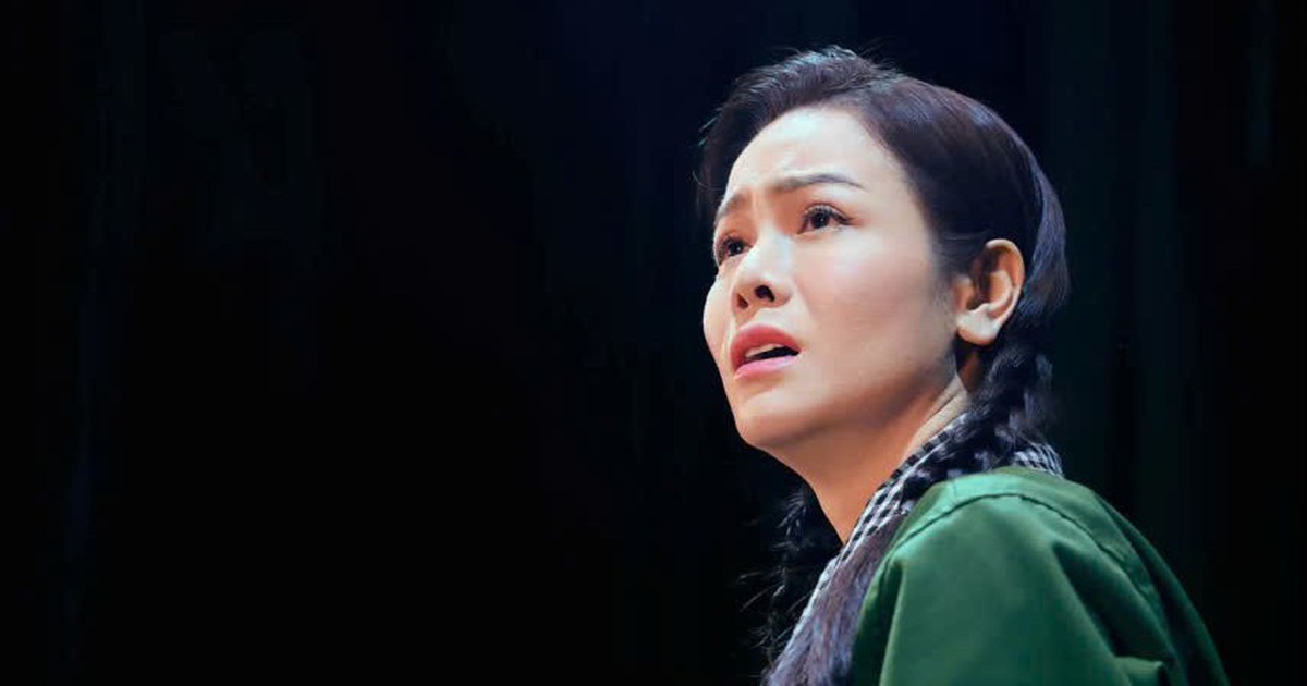 Nhật Kim Anh hết hồn khi vé vở 'Cuốn truyện bị đốt' đã phát hết trong 3 tiếng