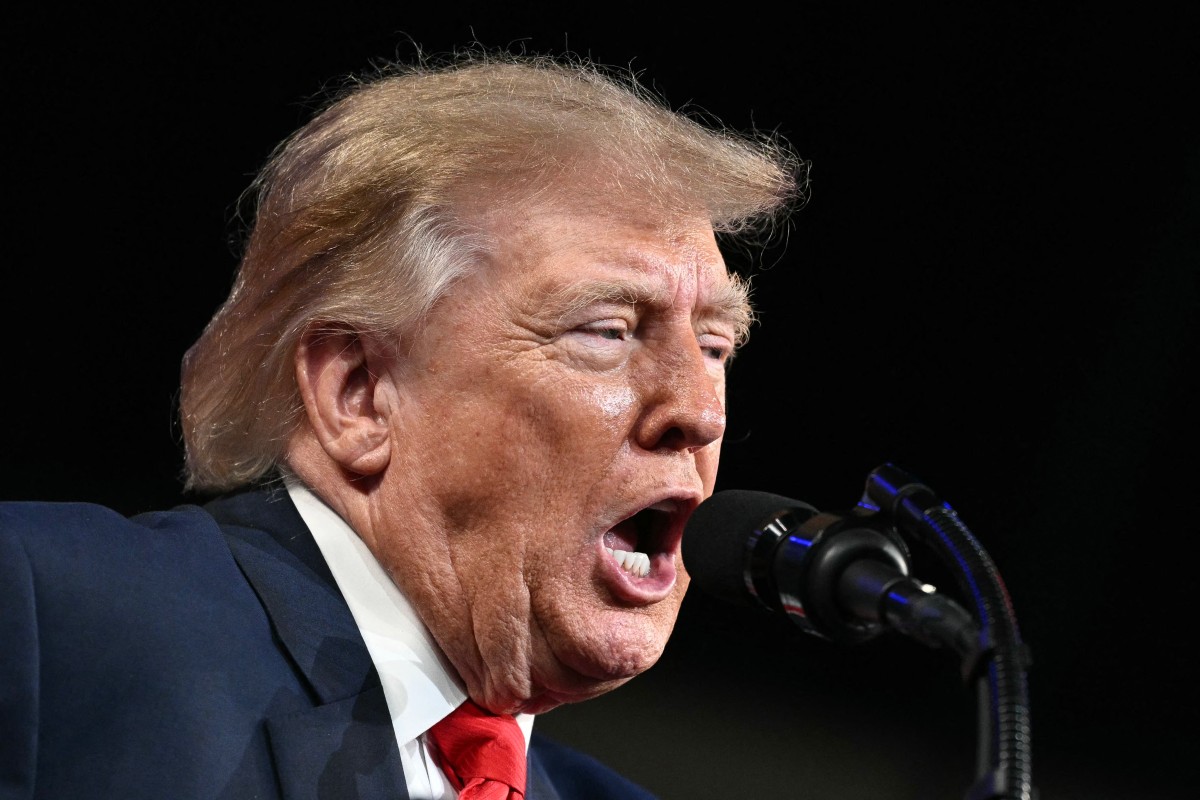 Tổng thống Mỹ Donald Trump phát biểu tại cuộc vận động ở Clarksville, bang Tennessee, Mỹ ngày 10-10-2026 - Ảnh: AFP