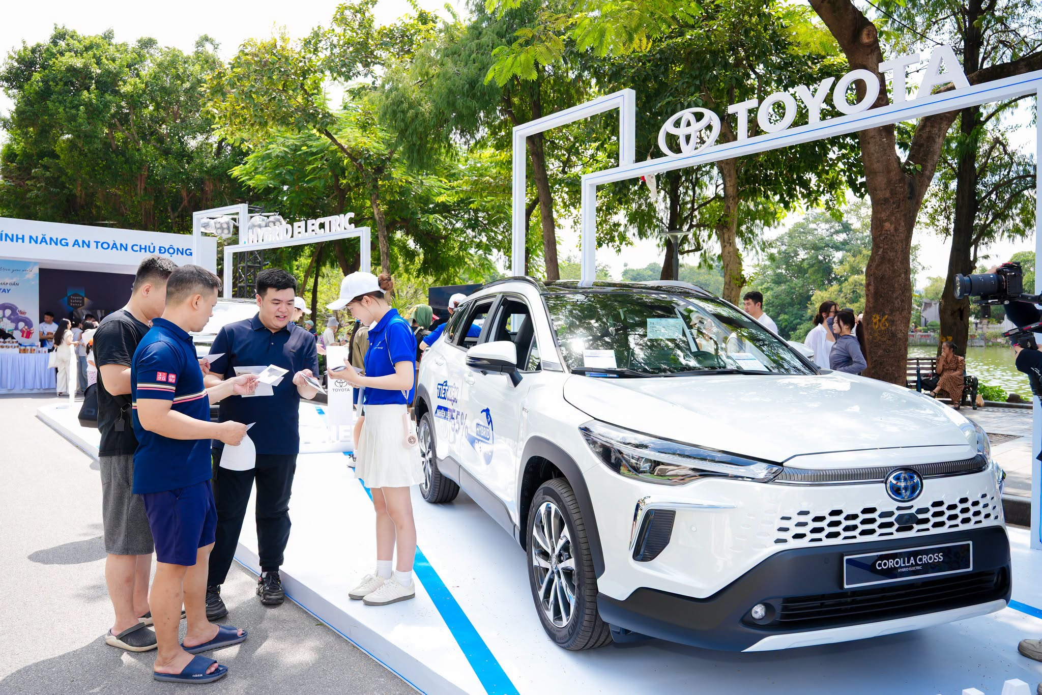 Hỗ trợ tương đương 50% lệ phí trước bạ cho khách hàng mua Corolla Cross