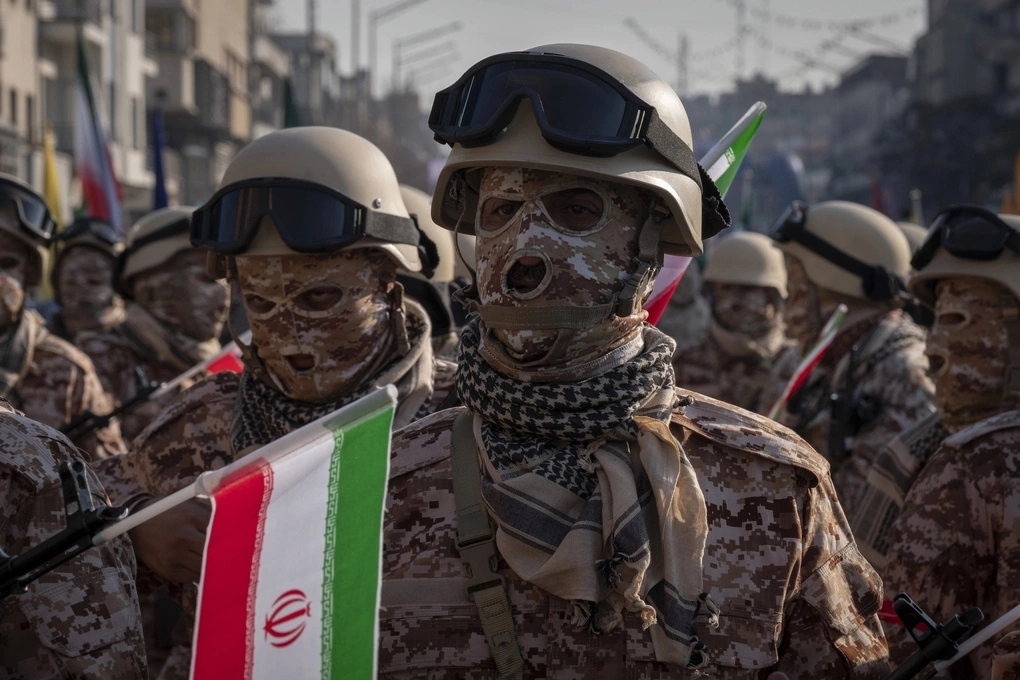 Vệ binh Cách mạng Hồi giáo Iran duyệt binh ở Tehran hồi tháng 1/2025. Ảnh: Reuters