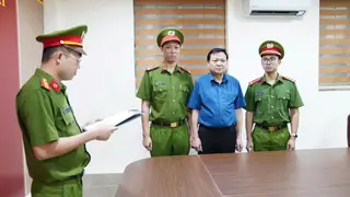 Công an thi hành lệnh khởi tố bị can Hoàng Văn Lộc