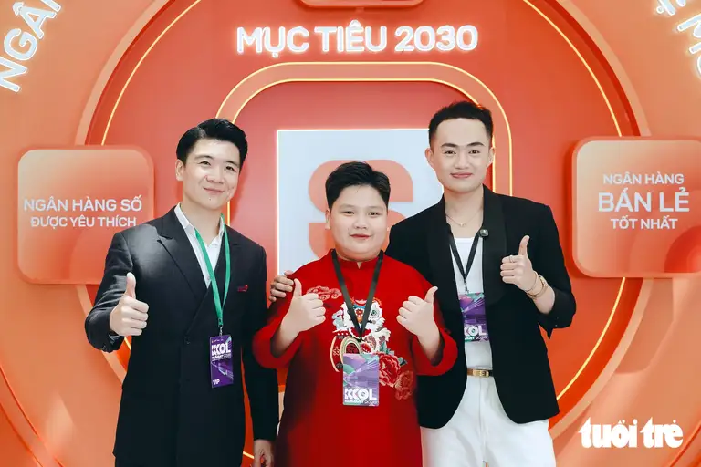 Ông Đỗ Quang Vinh - Phó chủ tịch HĐQT Ngân hàng SHB - check-in cùng các KOL đến tham dự - Ảnh: HỮU DUY