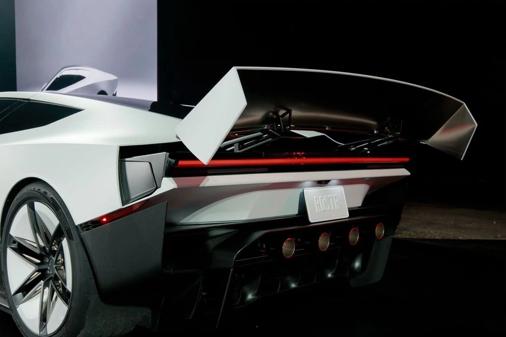 Cánh gió khí động học trên Tesla Roadster. Ảnh: Tesla