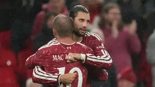 Liverpool, Arsenal thẳng tiến ở Cup Liên đoàn