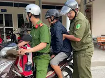 Hỗ trợ người cựu chiến binh bị lạc đường khi đi tìm mộ đồng đội