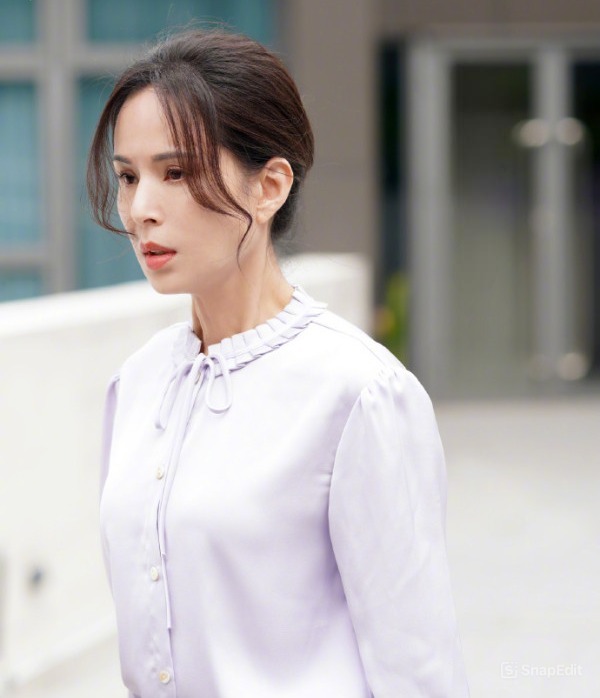 Nữ diễn viên trong phim Anh Đào Hổ Phách.