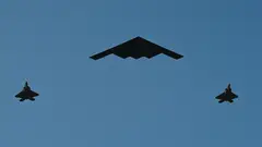 Mỹ huy động tiêm kích F-22, oanh tạc cơ tàng hình cho lễ đón ông Tập