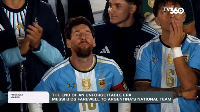 Messi xúc động với màn tri ân của bóng đá Argentina dành cho mình