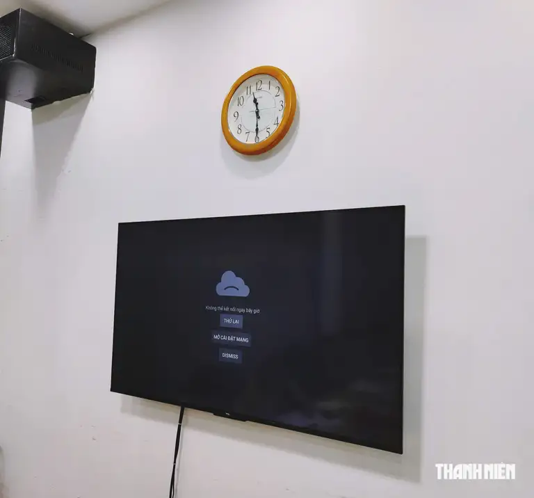 Lắp đặt TV lên tường tuy gọn gàng nhưng tiềm ẩn nhiều nhược điểm lớn
