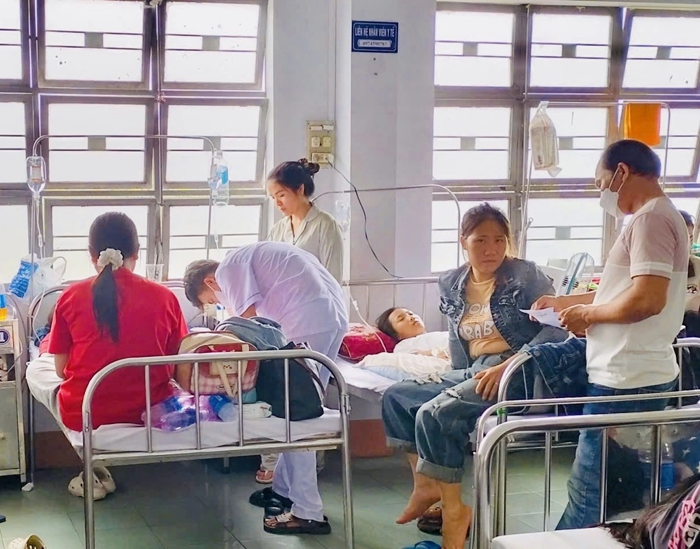 Các bệnh nhân đang được điều trị tại Trung tâm Y tế An Khê. Ảnh: Ngọc Oanh