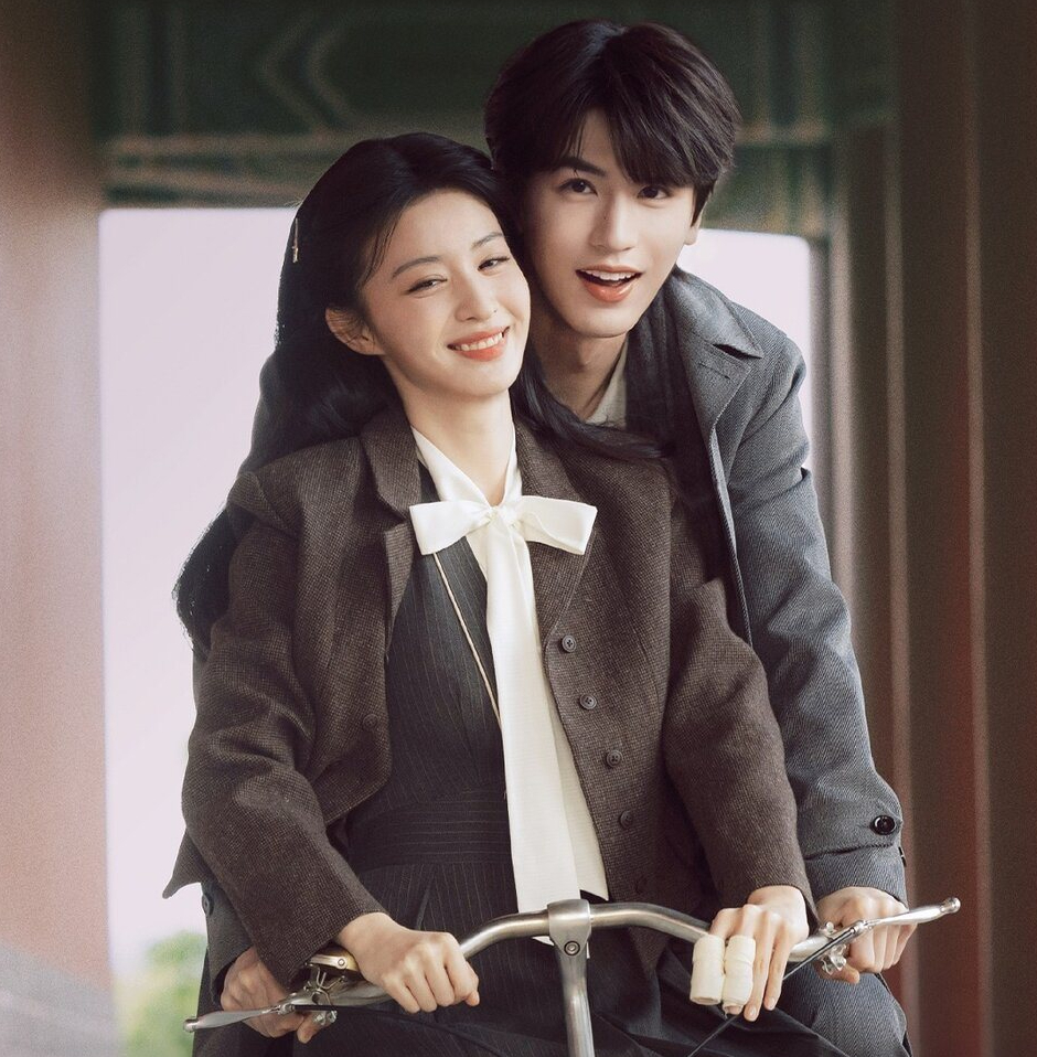 Giây phút ấy vượt quá giới hạn mang sắc thái bi thương nặng nề hơn ngay từ điểm khởi đầu - Ảnh: Weibo