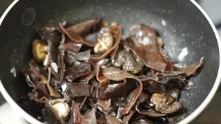 Ngâm mộc nhĩ, nấm hương qua đêm - sai lầm có thể gây ngộ độc?
