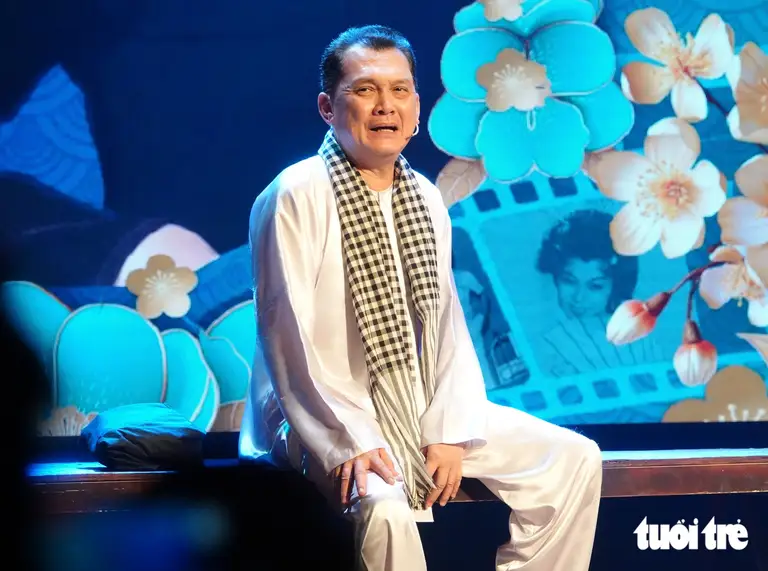 Hữu Châu đóng vai cậu Năm trong Lá sầu riêng từ lúc 20 tuổi tới 60 tuổi - Ảnh: LINH ĐOAN