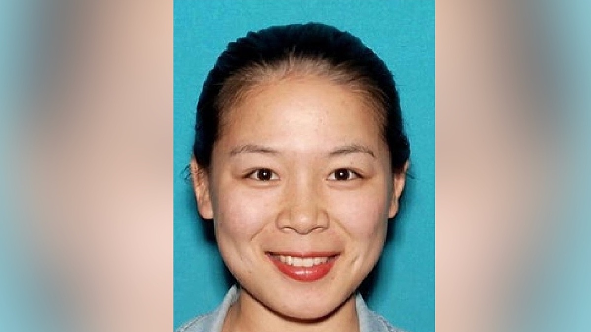 FBI bắt 'đặc vụ Trung Quốc' giữa sân bay Los Angeles