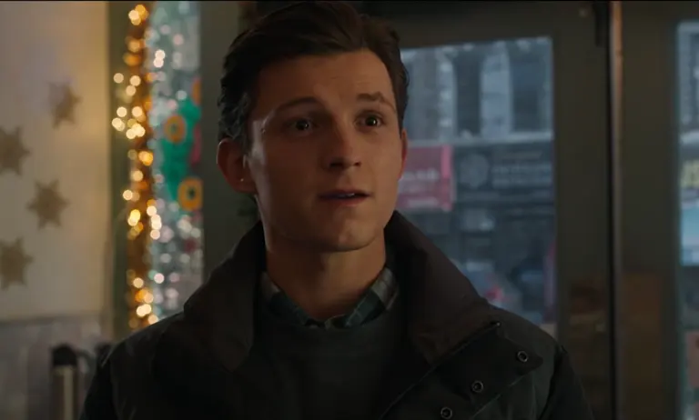 Peter Parker sống cuộc sống cô độc không ai nhớ đến trong phần phim Spider-Man mới - Ảnh: Sony Pictures