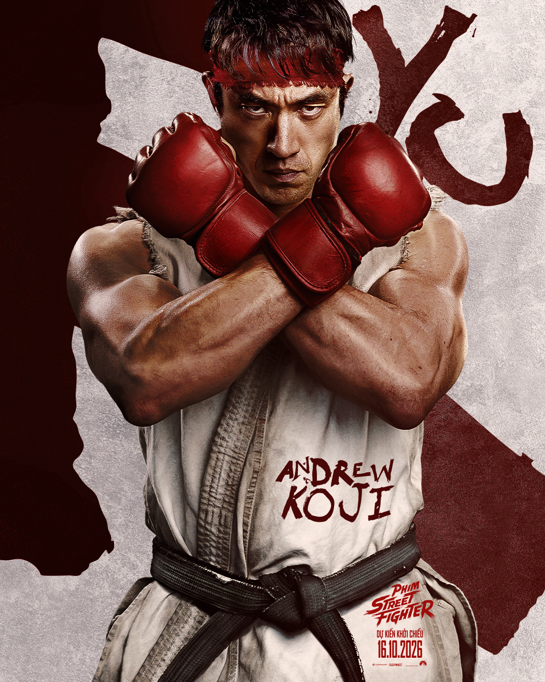 Andrew Koji hóa thân thành Ryu, nhân vật mang dấu ấn tuổi thơ sâu sắc; anh trau dồi thêm karate, judo, nhu thuật và kickboxing để thể hiện trọn vẹn vai diễn.