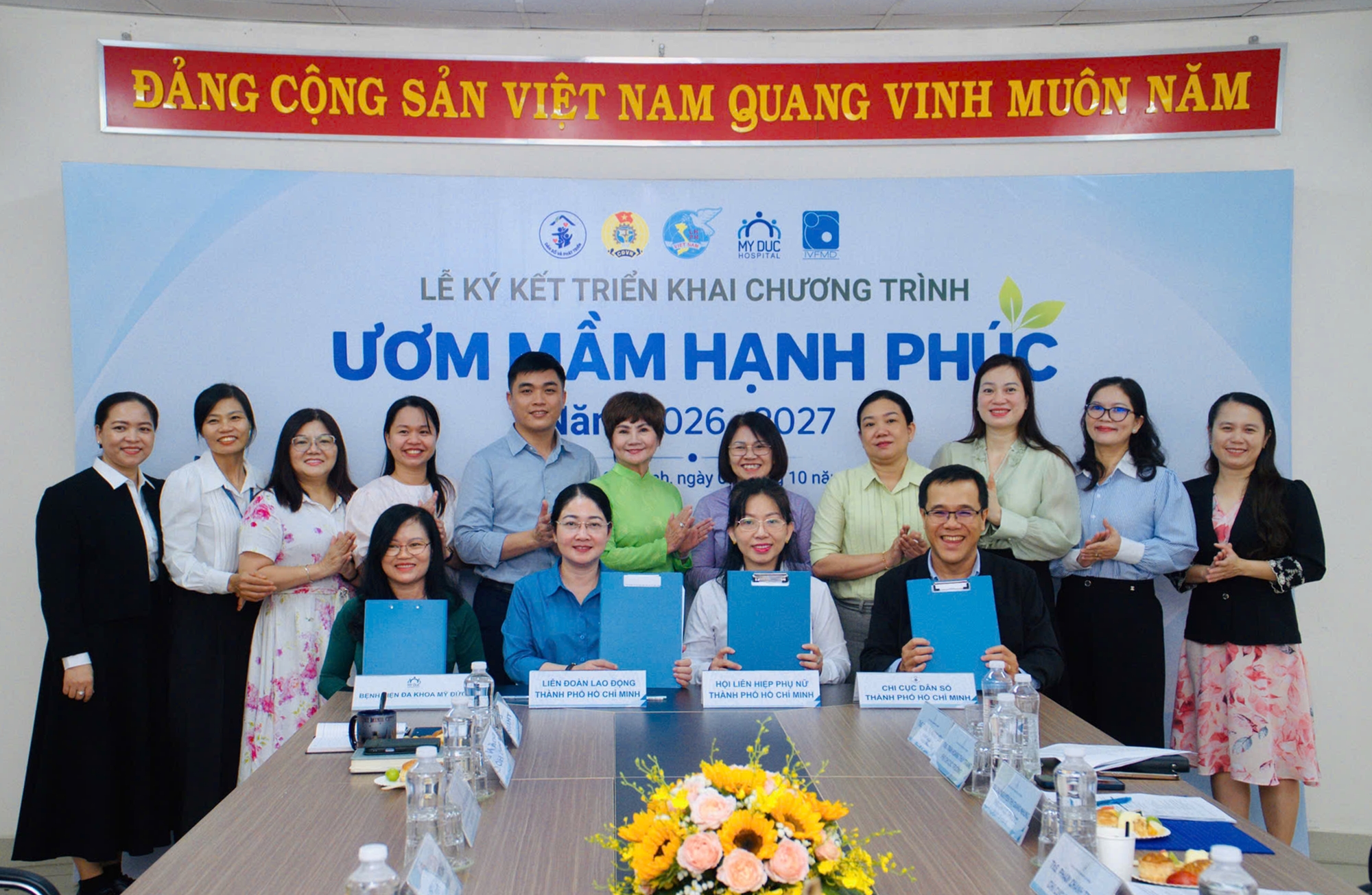 Chi cục Dân số, Hội Liên hiệp Phụ nữ, Liên đoàn Lao động TPHCM và Bệnh viện Đa khoa Mỹ Đức ký kết triển khai Chương trình "Ươm mầm hạnh phúc 2026-2027". Ảnh: Mimosa
