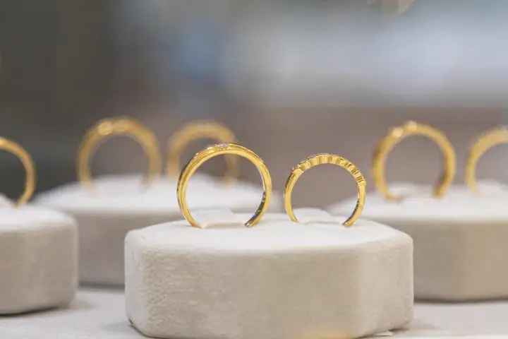 Thời điểm hiện tại, nhà đầu tư nên quan sát, theo dõi kỹ diễn biến giá vàng.