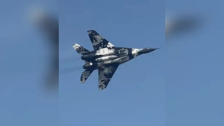 Tiêm kích MiG-29UB biểu diễn tại triển lãm hàng không AirVenture Oshkosh 2026 ngày 21/7. Video: X/EAA