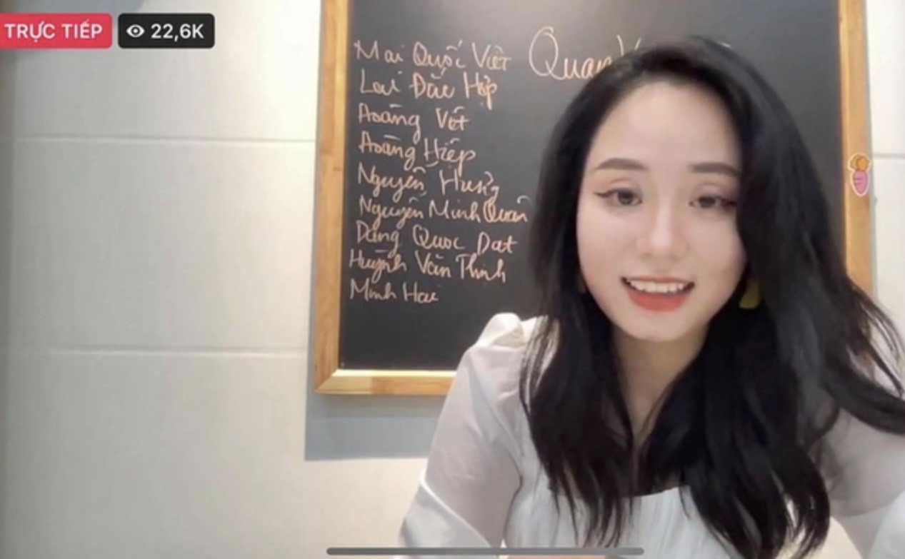 Từ kỷ lục vạn người xem đến nỗi ấm ức bị lãng quên, nhìn lại hành trình của cô giáo Minh Thu
