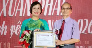 Nhà thơ Bằng Việt nhận Giải thưởng Bùi Xuân Phái
